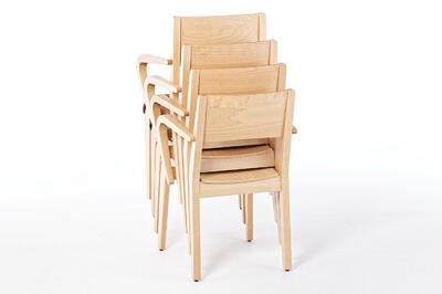 Vollholzstühle mit Armlehnen und Sitzpolster